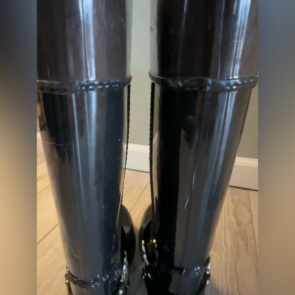 Michael Kors brown and black rain boots. Size 8 - Picture 3 of 7